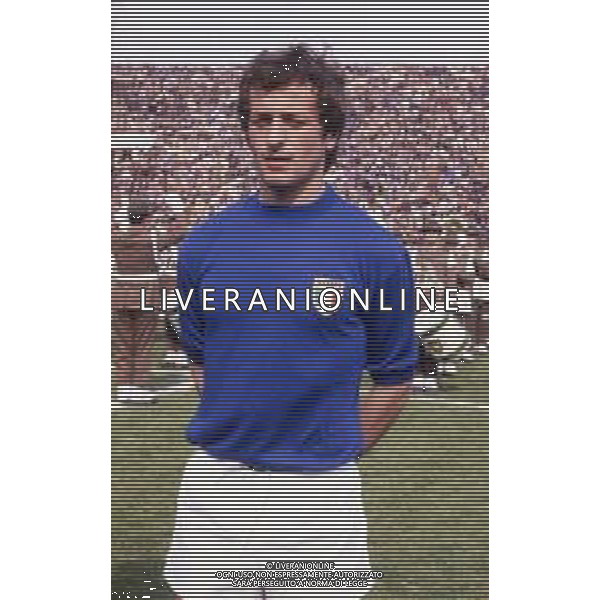 RETROSPETTIVA GIUSEPPE DOSSENA CALCIATORE 1981 NELLA FOTO GIUSEPPE DOSSENA CON LA MAGLIA DELLA NAZIONALE ITALIANA AG ALDO LIVERANI SAS