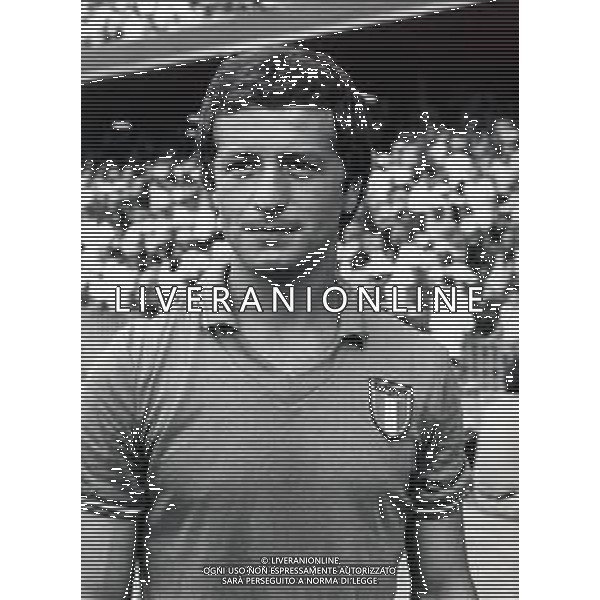 RETROSPETTIVA GIUSEPPE DOSSENA CALCIATORE 1982 NELLA FOTO GIUSEPPE DOSSENA CON LA MAGLIA DELLA NAZIONALE ITALIANA AG ALDO LIVERANI SAS