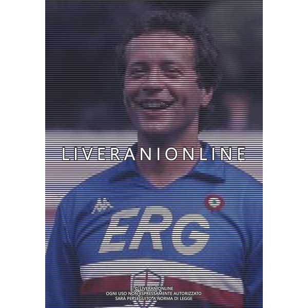 RETROSPETTIVA GIUSEPPE DOSSENA CALCIATORE 1988-1989 NELLA FOTO GIUSEPPE DOSSENA CON LA MAGLIA DELLA SAMPDORIA CALCIO AG ALDO LIVERANI SAS