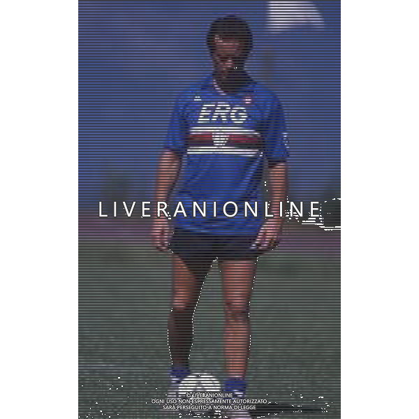 RETROSPETTIVA GIUSEPPE DOSSENA CALCIATORE 1988-1989 NELLA FOTO GIUSEPPE DOSSENA CON LA MAGLIA DELLA SAMPDORIA CALCIO AG ALDO LIVERANI SAS