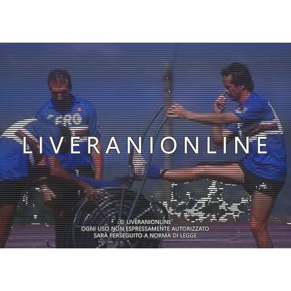 RETROSPETTIVA GIUSEPPE DOSSENA CALCIATORE 1988-1989 NELLA FOTO GIUSEPPE DOSSENA CON LA MAGLIA DELLA SAMPDORIA CALCIO AG ALDO LIVERANI SAS