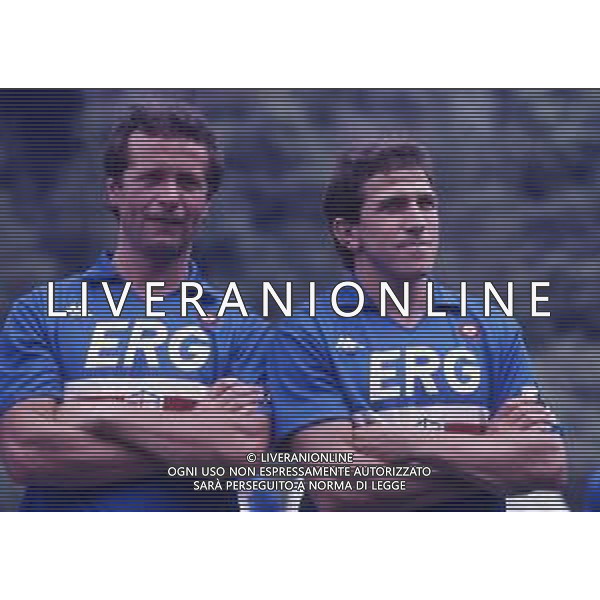 RETROSPETTIVA GIUSEPPE DOSSENA CALCIATORE 1988-1989 NELLA FOTO GIUSEPPE DOSSENA CON LA MAGLIA DELLA SAMPDORIA CALCIO CON VICTOR MUNOZ AG ALDO LIVERANI SAS