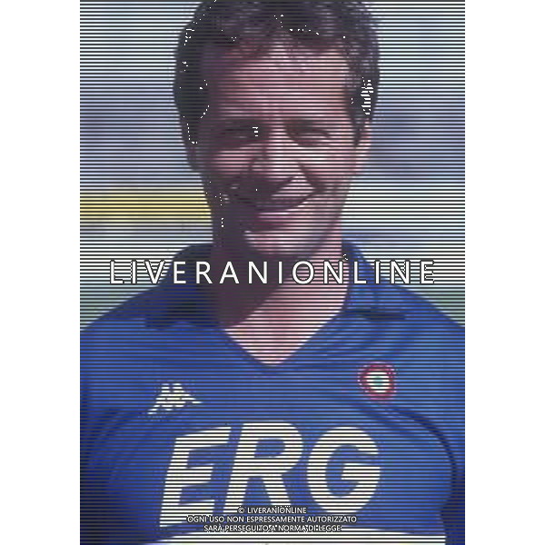 RETROSPETTIVA GIUSEPPE DOSSENA CALCIATORE 1989-1990 NELLA FOTO GIUSEPPE DOSSENA CON LA MAGLIA DELLA SAMPDORIA CALCIO AG ALDO LIVERANI SAS