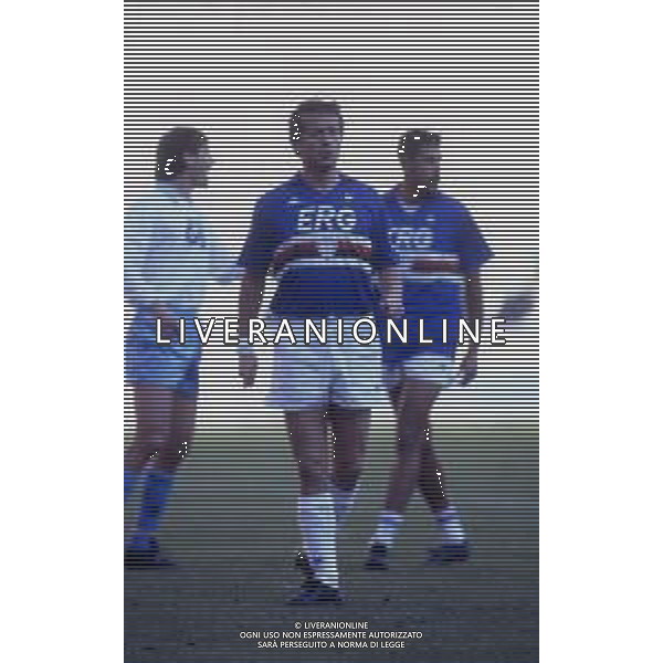 RETROSPETTIVA GIUSEPPE DOSSENA CALCIATORE 1989-1990 NELLA FOTO GIUSEPPE DOSSENA CON LA MAGLIA DELLA SAMPDORIA CALCIO AG ALDO LIVERANI SAS