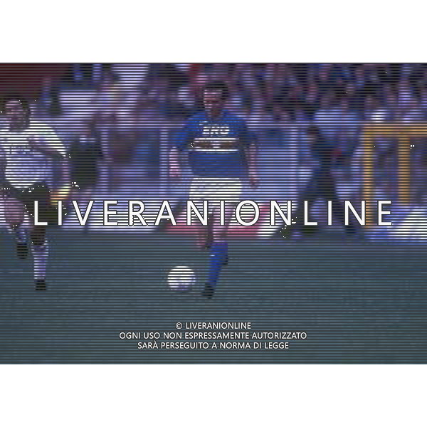 RETROSPETTIVA GIUSEPPE DOSSENA CALCIATORE 1990-1991 NELLA FOTO GIUSEPPE DOSSENA CON LA MAGLIA DELLA SAMPDORIA CALCIO AG ALDO LIVERANI SAS