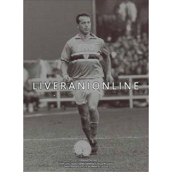 RETROSPETTIVA GIUSEPPE DOSSENA CALCIATORE NELLA FOTO GIUSEPPE DOSSENA CON LA MAGLIA DELLA SAMPDORIA CALCIO AG ALDO LIVERANI SAS