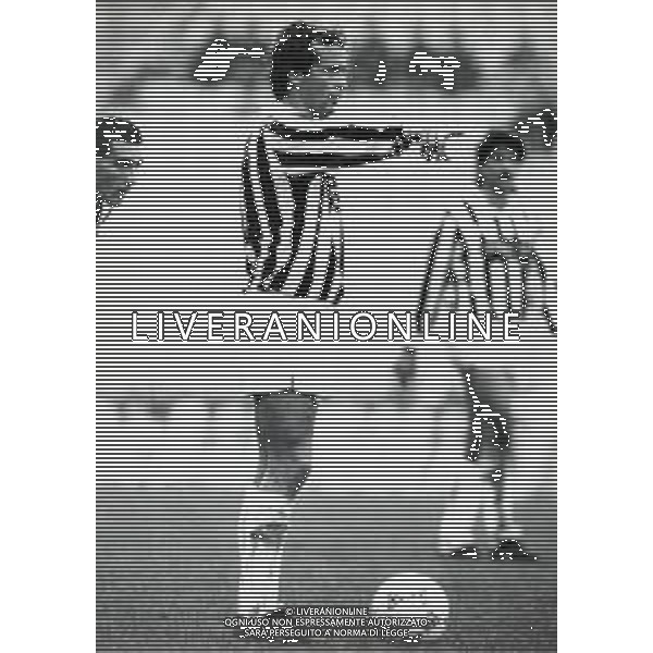 RETROSPETTIVA GIUSEPPE DOSSENA CALCIATORE NELLA FOTO GIUSEPPE DOSSENA CON LA MAGLIA DELL\'UDINESE CALCIO AG ALDO LIVERANI SAS
