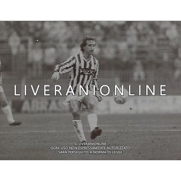 RETROSPETTIVA GIUSEPPE DOSSENA CALCIATORE NELLA FOTO GIUSEPPE DOSSENA CON LA MAGLIA DELL\'UDINESE CALCIO AG ALDO LIVERANI SAS