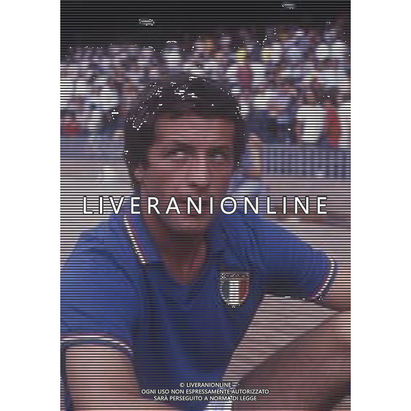 RETROSPETTIVA GIUSEPPE DOSSENA CALCIATORE NELLA FOTO GIUSEPPE DOSSENA CON LA MAGLIA DELLA NAZIONALE ITALIANA AG ALDO LIVERANI SAS