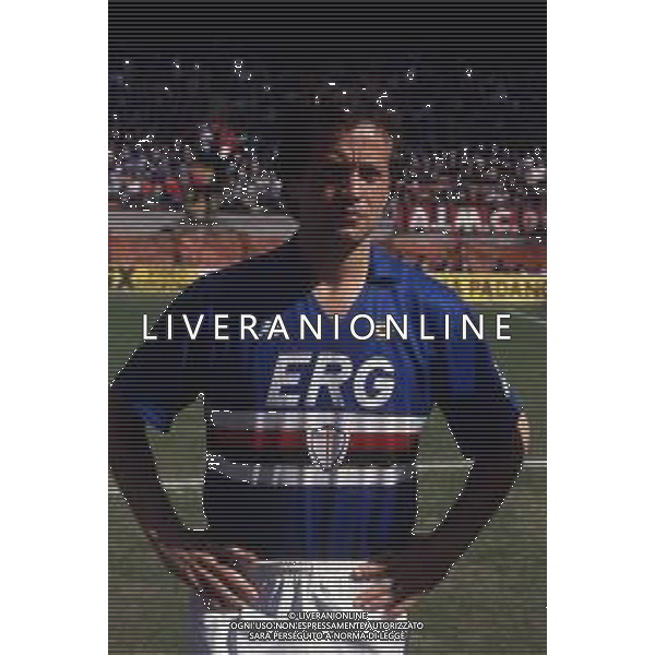 RETROSPETTIVA GIUSEPPE DOSSENA CALCIATORE NELLA FOTO GIUSEPPE DOSSENA CON LA MAGLIA DELLA SAMPDORIA CALCIO AG ALDO LIVERANI SAS