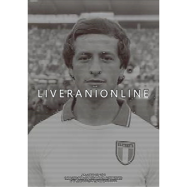 RETROSPETTIVA GIUSEPPE DOSSENA CALCIATORE NELLA FOTO GIUSEPPE DOSSENA CON LA MAGLIA DELLA NAZIONALE ITALIANA AG ALDO LIVERANI SAS