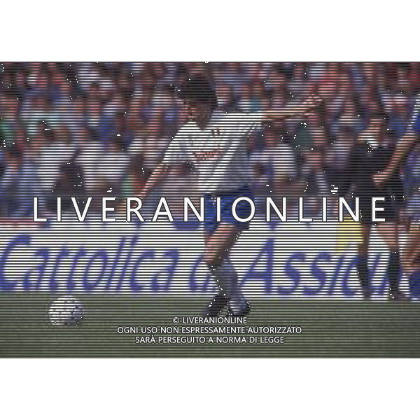 RETROSPETTIVA FRANCESCO ROMANO CALCIATORE NELLA FOTO FRANCESCO ROMANO CON LA MAGLIA DEL NAPOLI CALCIO AG ALDO LIVERANI SAS