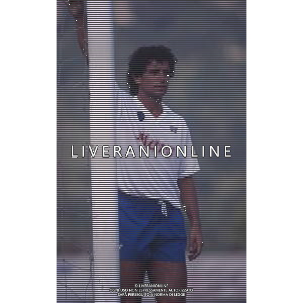RETROSPETTIVA FRANCESCO ROMANO CALCIATORE NELLA FOTO FRANCESCO ROMANO CON LA MAGLIA DEL NAPOLI CALCIO AG ALDO LIVERANI SAS