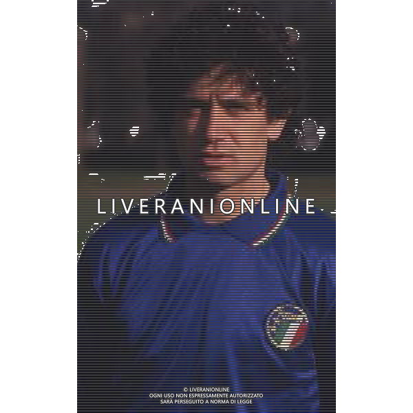 RETROSPETTIVA FRANCESCO ROMANO CALCIATORE NELLA FOTO FRANCESCO ROMANO CON LA MAGLIA DELLA NAZIONALE ITALIANA AG ALDO LIVERANI SAS