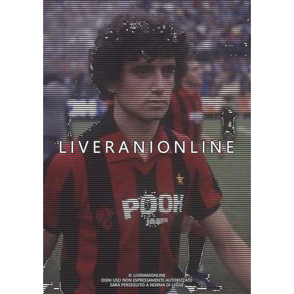 RETROSPETTIVA FRANCESCO ROMANO CALCIATORE NELLA FOTO FRANCESCO ROMANO CON LA MAGLIA DEL MILAN AG ALDO LIVERANI SAS