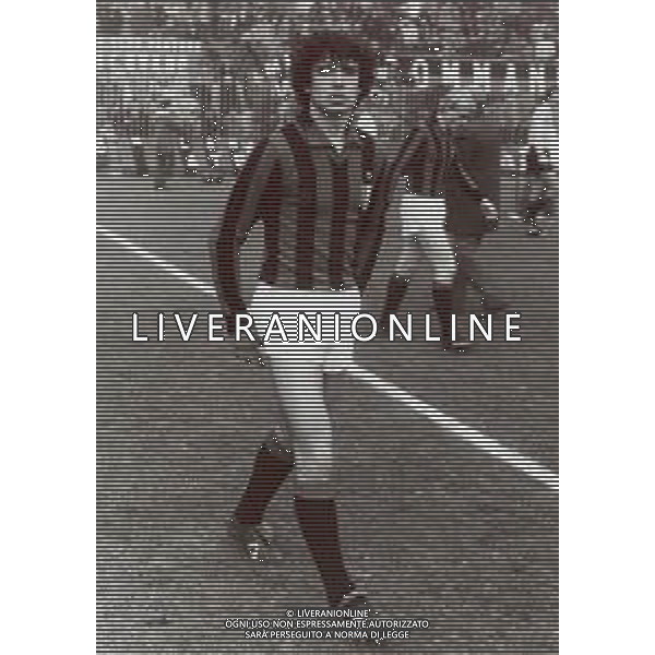 RETROSPETTIVA FRANCESCO ROMANO CALCIATORE NELLA FOTO FRANCESCO ROMANO CON LA MAGLIA DEL MILAN AG ALDO LIVERANI SAS