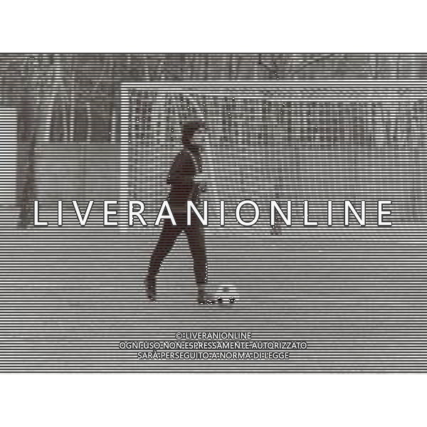RETROSPETTIVA FRANCESCO ROMANO CALCIATORE NELLA FOTO FRANCESCO ROMANO CON LA MAGLIA DEL MILAN AG ALDO LIVERANI SAS
