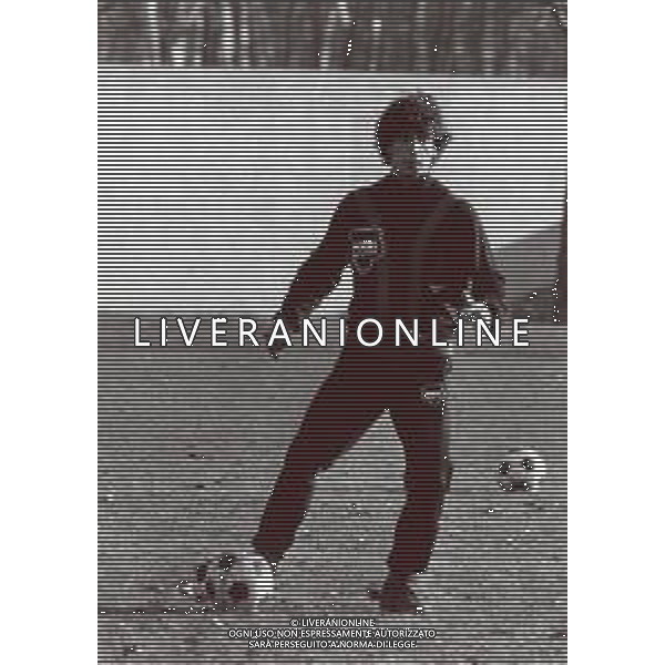 RETROSPETTIVA FRANCESCO ROMANO CALCIATORE NELLA FOTO FRANCESCO ROMANO CON LA MAGLIA DEL MILAN AG ALDO LIVERANI SAS