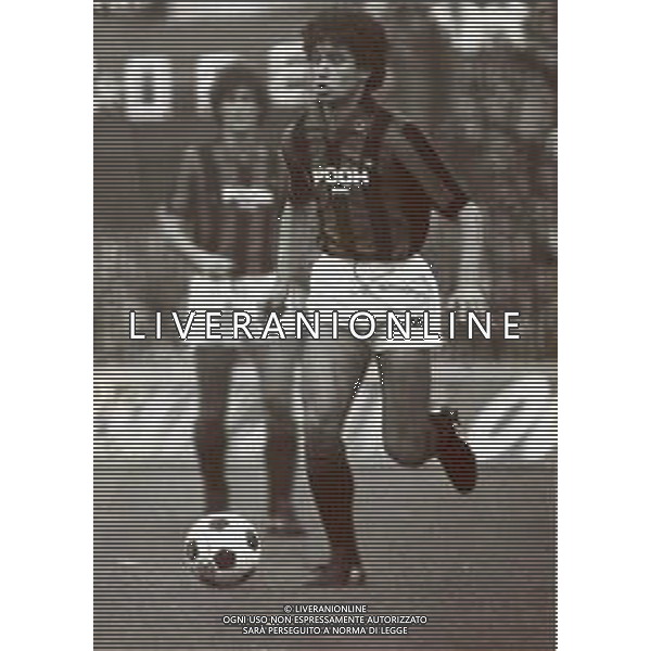 RETROSPETTIVA FRANCESCO ROMANO CALCIATORE NELLA FOTO FRANCESCO ROMANO CON LA MAGLIA DEL MILAN AG ALDO LIVERANI SAS