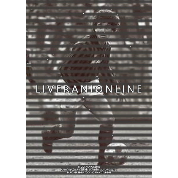 RETROSPETTIVA FRANCESCO ROMANO CALCIATORE NELLA FOTO FRANCESCO ROMANO CON LA MAGLIA DEL MILAN AG ALDO LIVERANI SAS