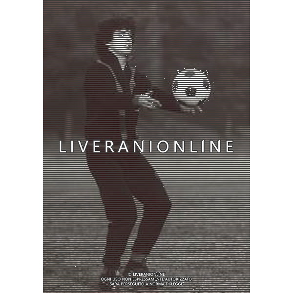 RETROSPETTIVA FRANCESCO ROMANO CALCIATORE NELLA FOTO FRANCESCO ROMANO CON LA MAGLIA DEL MILAN AG ALDO LIVERANI SAS