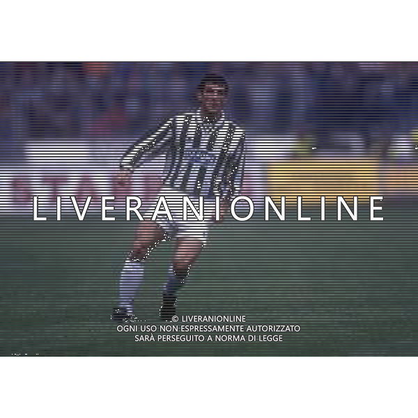 RETROSPETTIVA CIRO FERRARA CALCIATORE 1994-95 NELLA FOTO CIRO FERRARA CON LA MAGLIA DELLA JUVENTUS CALCIO AG ALDO LIVERANI SAS