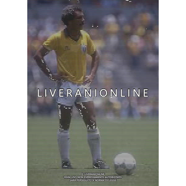 RETROSPETTIVA JUNIOR CALCIATORE 1986 NELLA FOTO JUNIOR CON LA MAGLIA DELLA NAZIONALE BRASILIANA AG ALDO LIVERANI SAS