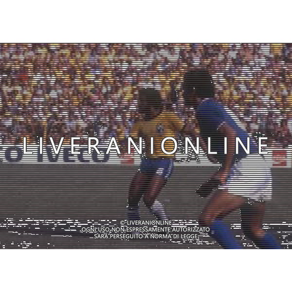 RETROSPETTIVA JUNIOR CALCIATORE 1982 NELLA FOTO JUNIOR CON LA MAGLIA DELLA NAZIONALE BRASILIANA AG ALDO LIVERANI SAS