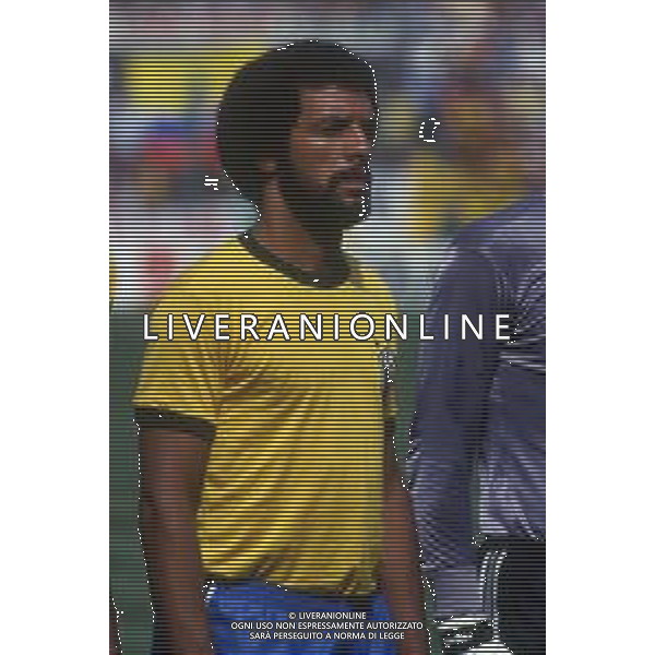 RETROSPETTIVA JUNIOR CALCIATORE 1982 NELLA FOTO JUNIOR CON LA MAGLIA DELLA NAZIONALE BRASILIANA AG ALDO LIVERANI SAS