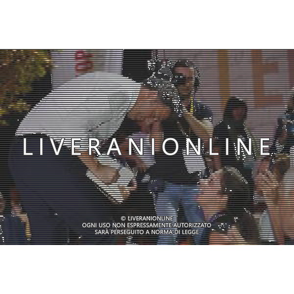Firenze 20.10.2019 - Leopolda 10a Edizione Italia ventinove Presentazione del nuovo Partito di Matteo Renzi Italia Viva - nella foto: il senatore Matteo Renzi sul palco della Leopolda firma un libro ©Claudio Zamagni/Agenzia Aldo Liverani