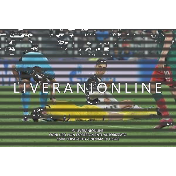 Torino 22.10.2019 Stadio Allianz Stadium Juventus vs Lokomotiv Mosca Gruppo D Giornata 3 di 6 ©Falzone/Agenzia Aldo Liverani Nella foto : Cristiano Ronaldo con arbitro Benedikt Howedes e Guilherme a terra infortunato ©/AGENZIA ALDO LIVERANI Sas