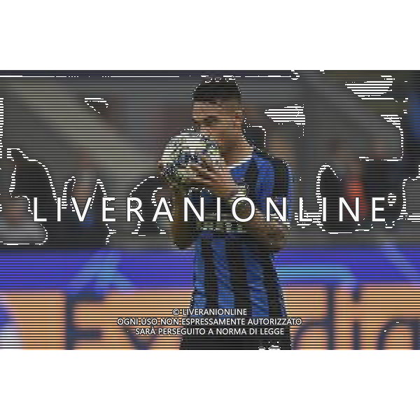 Milano 23-10-2019 Stadio Giuseppe Meazza - San Siro UEFA Champions League - fase a gironi 3° giornata gruppo F Inter vs Borussia Dortmund nella foto lautaro Martinez bacia il pallone prima di calciare il rigore foto Roberto Garavaglia - ag. Aldo Liverani sas