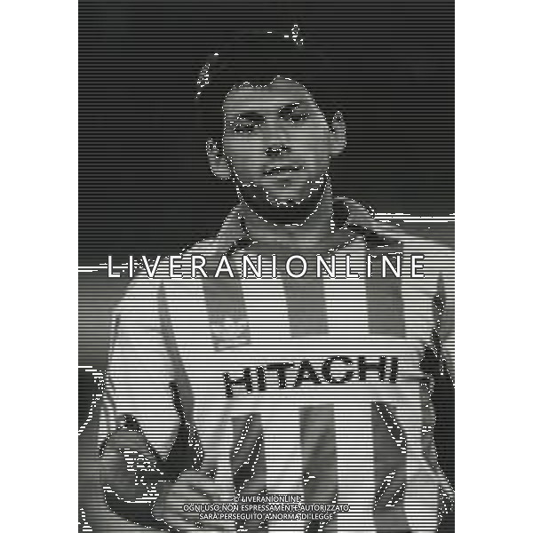 RETROSPETTIVA PAOLO BALDIERI CALCIATORE NELLA FOTO PAOLO BALDIERI AG ALDO LIVERANI SASRETROSPETTIVA PAOLO BALDIERI CALCIATORE NELLA FOTO PAOLO BALDIERI CON LA MAGLIA DEL LECCE CALCIO AG ALDO LIVERANI SAS