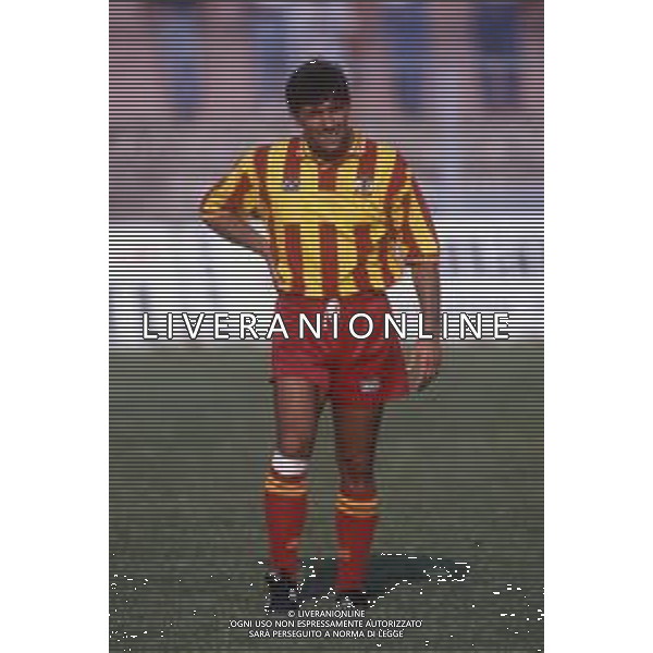 RETROSPETTIVA PAOLO BALDIERI CALCIATORE NELLA FOTO PAOLO BALDIERI CON LA MAGLIA DEL LECCE CALCIO AG ALDO LIVERANI SAS