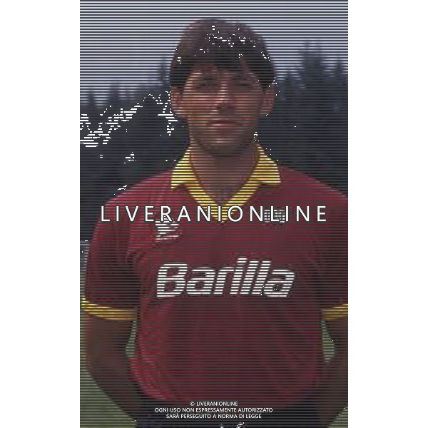RETROSPETTIVA PAOLO BALDIERI CALCIATORE NELLA FOTO PAOLO BALDIERI CON LA MAGLIA DELLA ROMA CALCIO AG ALDO LIVERANI SAS