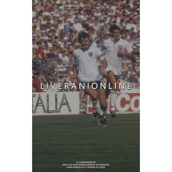 RETROSPETTIVA BRIAN ROBSON CALCIATORE NELLA FOTO BRIAN ROBSON CON LA MAGLIA DELLA NAZIONALE INGHILTERRA AG ALDO LIVERANI SAS
