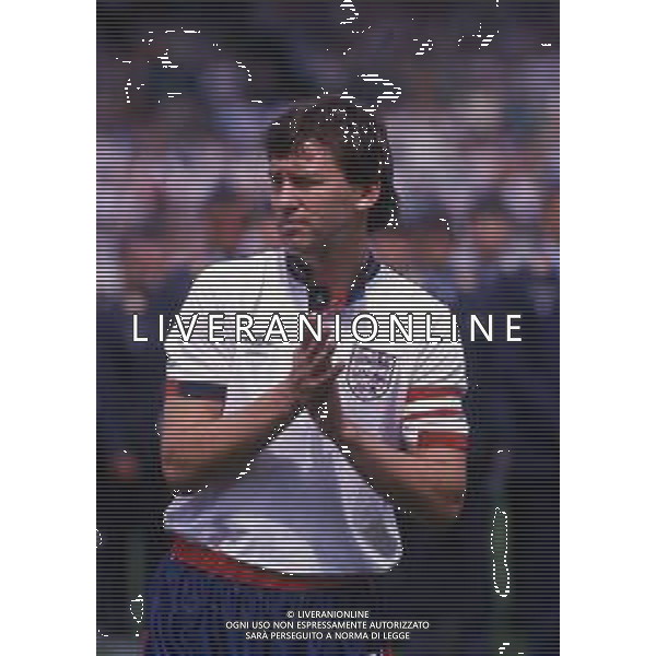 RETROSPETTIVA BRIAN ROBSON CALCIATORE NELLA FOTO BRIAN ROBSON CON LA MAGLIA DELLA NAZIONALE INGHILTERRA AG ALDO LIVERANI SAS