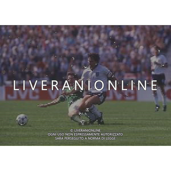 RETROSPETTIVA BRIAN ROBSON CALCIATORE NELLA FOTO BRIAN ROBSON CON LA MAGLIA DELLA NAZIONALE INGHILTERRA AG ALDO LIVERANI SAS