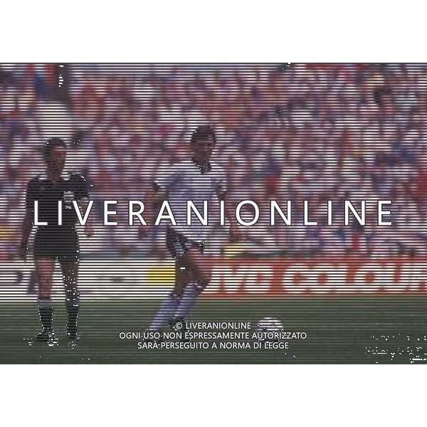 RETROSPETTIVA BRIAN ROBSON CALCIATORE NELLA FOTO BRIAN ROBSON CON LA MAGLIA DELLA NAZIONALE INGHILTERRA AG ALDO LIVERANI SAS