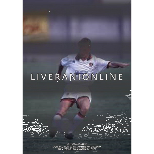 RETROSPETTIVA VILLA MATTEO CALCIATORE NELLA FOTO VILLA MATTEO CON LA MAGLIA DEL CAGLIARI CALCIO AG ALDO LIVERANI SAS