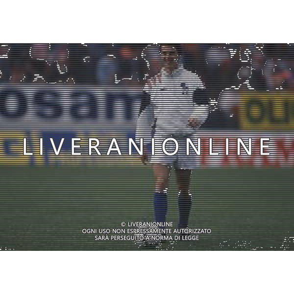 RETROSPETTIVA VILLA MATTEO CALCIATORE NELLA FOTO VILLA MATTEO CON LA MAGLIA DEL CAGLIARI CALCIO AG ALDO LIVERANI SAS
