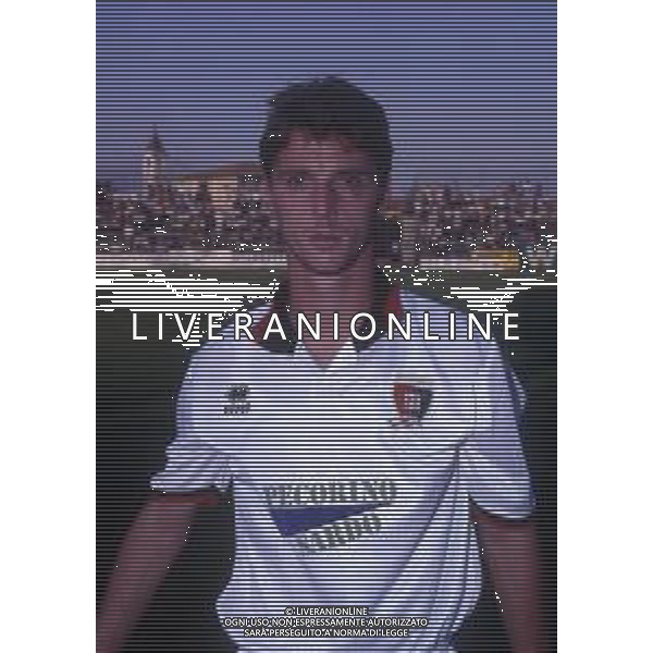 RETROSPETTIVA VILLA MATTEO CALCIATORE NELLA FOTO VILLA MATTEO CON LA MAGLIA DEL CAGLIARI CALCIO AG ALDO LIVERANI SAS