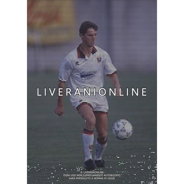 RETROSPETTIVA VILLA MATTEO CALCIATORE NELLA FOTO VILLA MATTEO CON LA MAGLIA DEL CAGLIARI CALCIO AG ALDO LIVERANI SAS