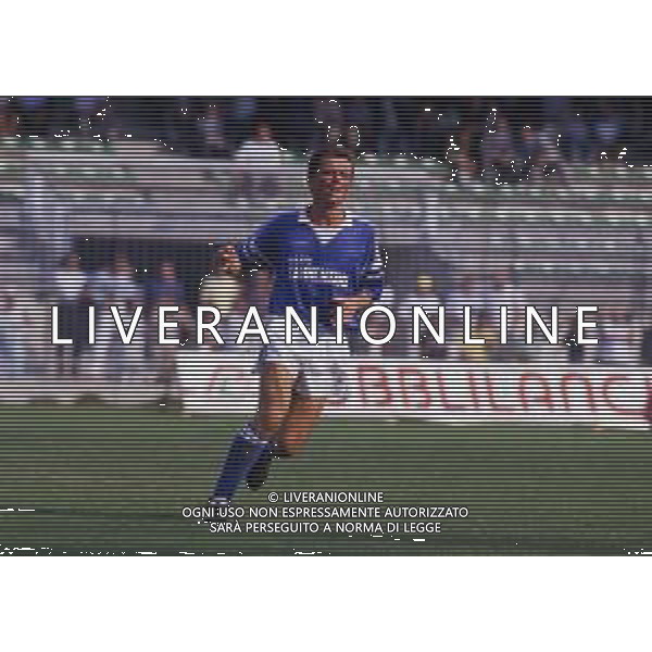 RETROSPETTIVA BENIAMINO VIGNOLA CALCIATORE NELLA FOTO BENIAMINO VIGNOLA CON LA MAGLIA DELL\'EMPOLI CALCIO AG ALDO LIVERANI SAS