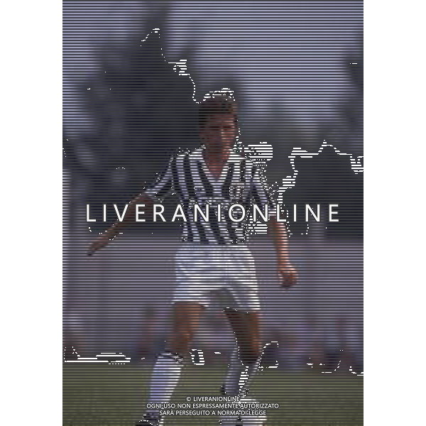 RETROSPETTIVA BENIAMINO VIGNOLA CALCIATORE NELLA FOTO BENIAMINO VIGNOLA CON LA MAGLIA DELLA JUVENTUS AG ALDO LIVERANI SAS