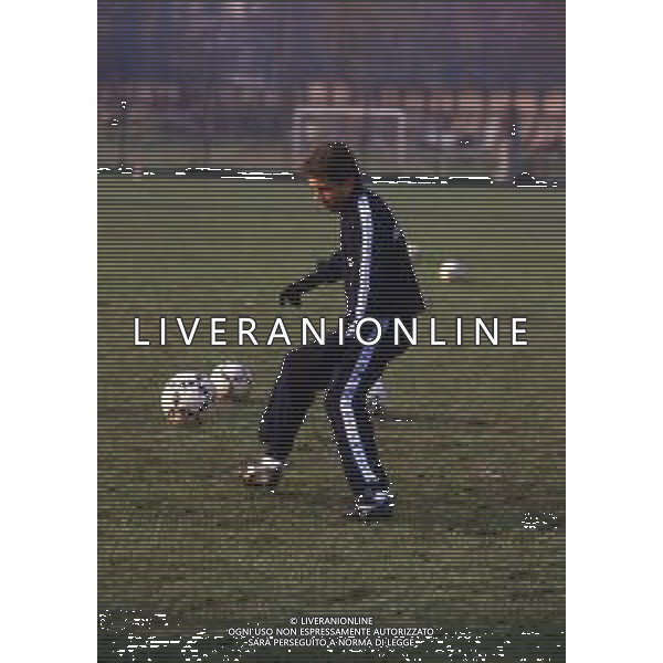 RETROSPETTIVA BENIAMINO VIGNOLA CALCIATORE NELLA FOTO BENIAMINO VIGNOLA CON LA MAGLIA DELLA JUVENTUS AG ALDO LIVERANI SAS