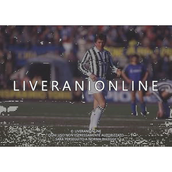 RETROSPETTIVA BENIAMINO VIGNOLA CALCIATORE NELLA FOTO BENIAMINO VIGNOLA CON LA MAGLIA DELLA JUVENTUS AG ALDO LIVERANI SAS