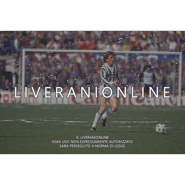 RETROSPETTIVA BENIAMINO VIGNOLA CALCIATORE NELLA FOTO BENIAMINO VIGNOLA CON LA MAGLIA DELLA JUVENTUS AG ALDO LIVERANI SAS