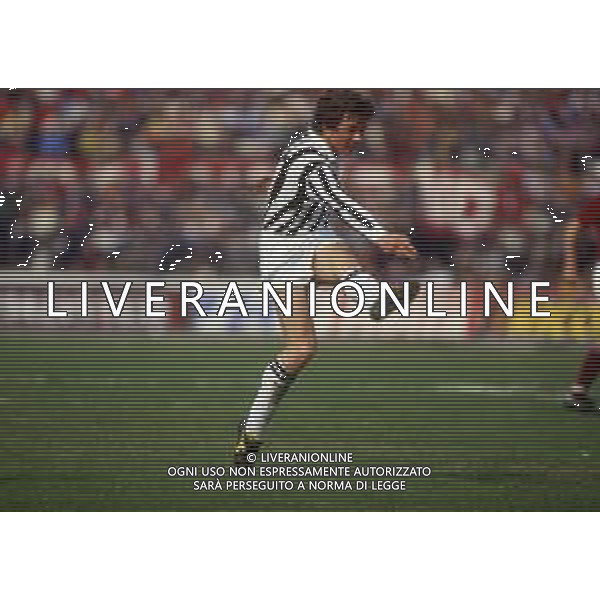 RETROSPETTIVA BENIAMINO VIGNOLA CALCIATORE NELLA FOTO BENIAMINO VIGNOLA CON LA MAGLIA DELLA JUVENTUS AG ALDO LIVERANI SAS