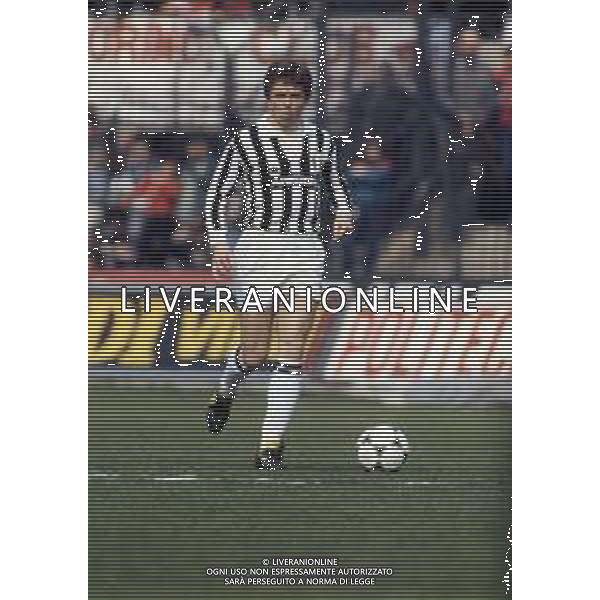 RETROSPETTIVA BENIAMINO VIGNOLA CALCIATORE NELLA FOTO BENIAMINO VIGNOLA CON LA MAGLIA DELLA JUVENTUS AG ALDO LIVERANI SAS